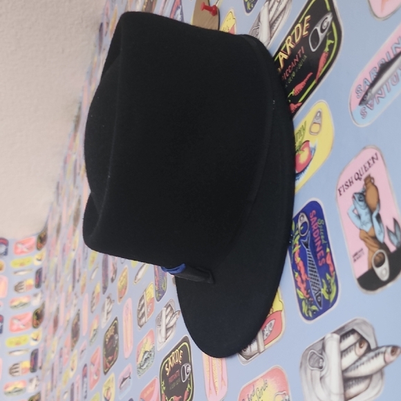 Classic Black Riding Cap - Picture 2 of 4